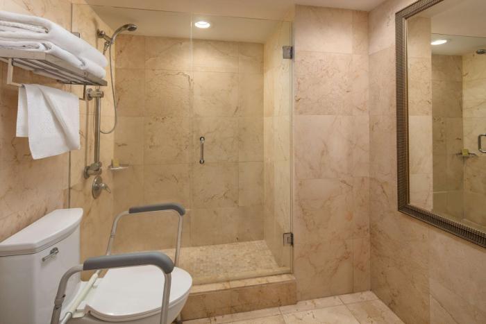 doubletree by hilton grand hotel biscayne bay