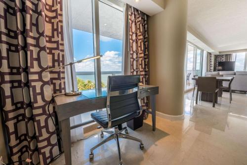 doubletree by hilton grand hotel biscayne bay