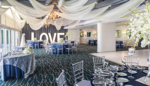 doubletree by hilton grand hotel biscayne bay