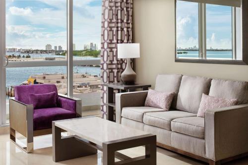 doubletree by hilton grand hotel biscayne bay