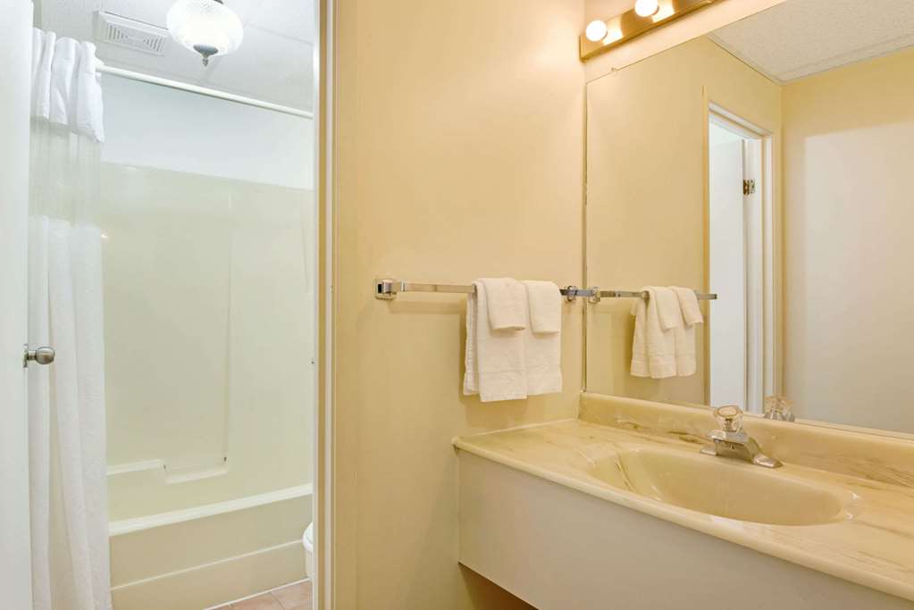 knights inn midland on