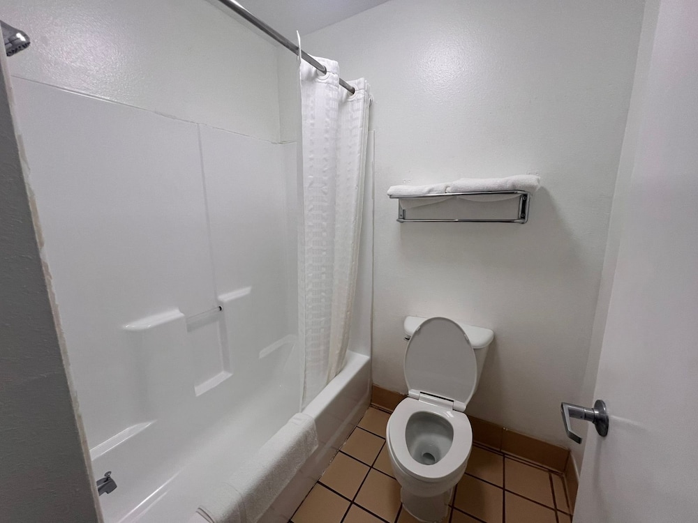 budget inn by oyo san augustine