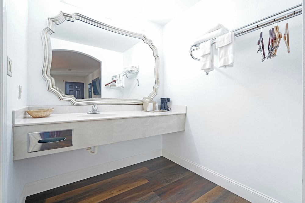 budget inn by oyo san augustine