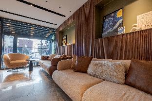 fly point airport hotel