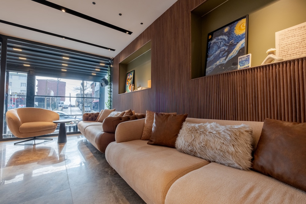fly point airport hotel