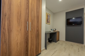 fly point airport hotel