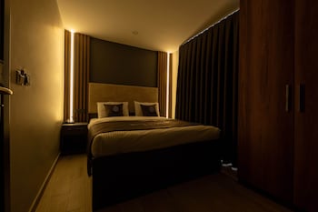 fly point airport hotel