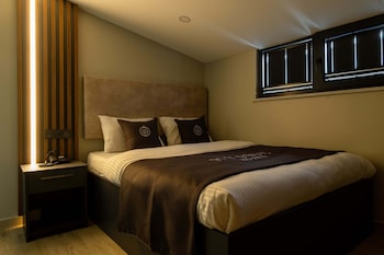fly point airport hotel