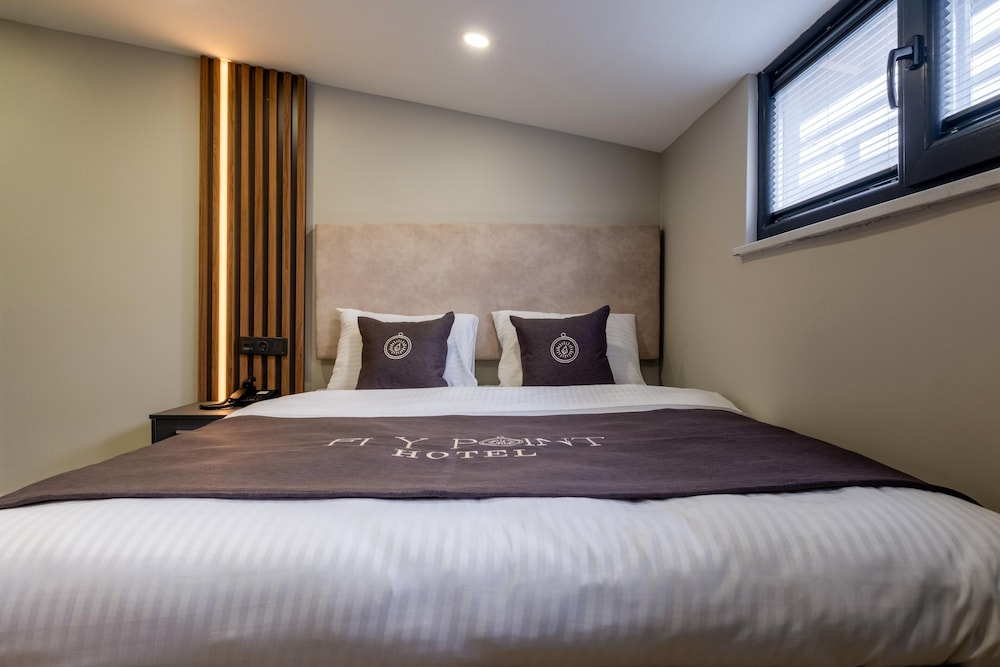 fly point airport hotel