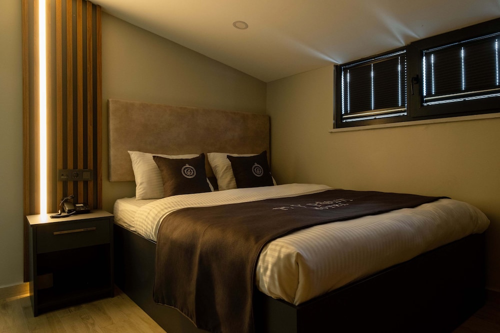 fly point airport hotel