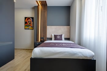 fly point airport hotel