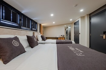 fly point airport hotel