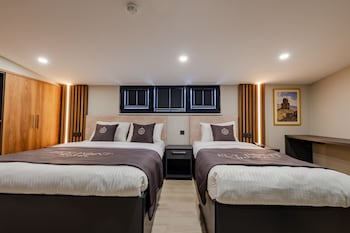 fly point airport hotel