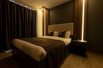 fly point airport hotel