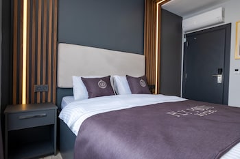 fly point airport hotel