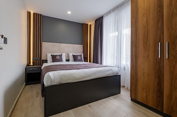 fly point airport hotel