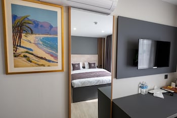 fly point airport hotel