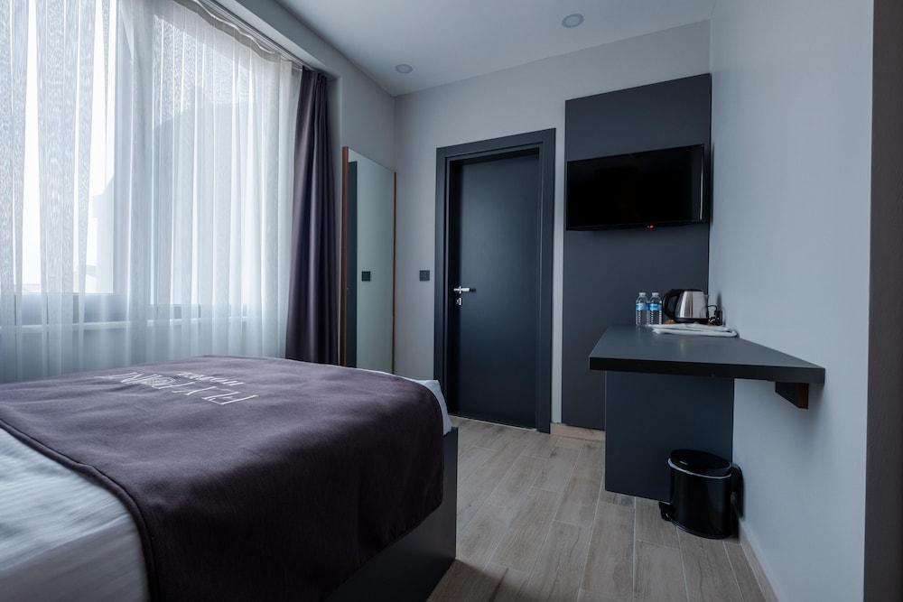 fly point airport hotel