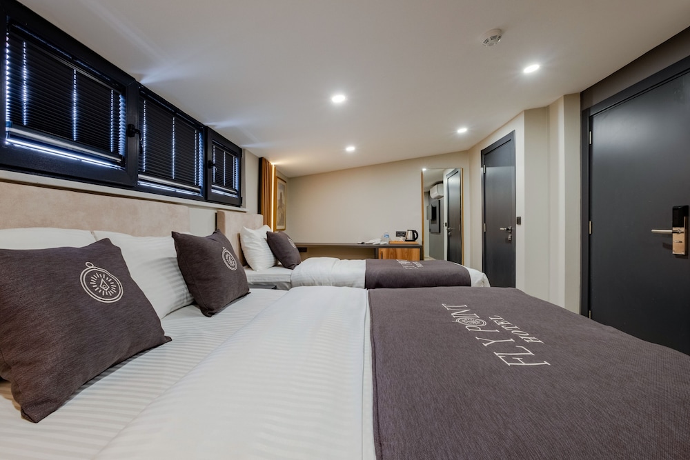 fly point airport hotel