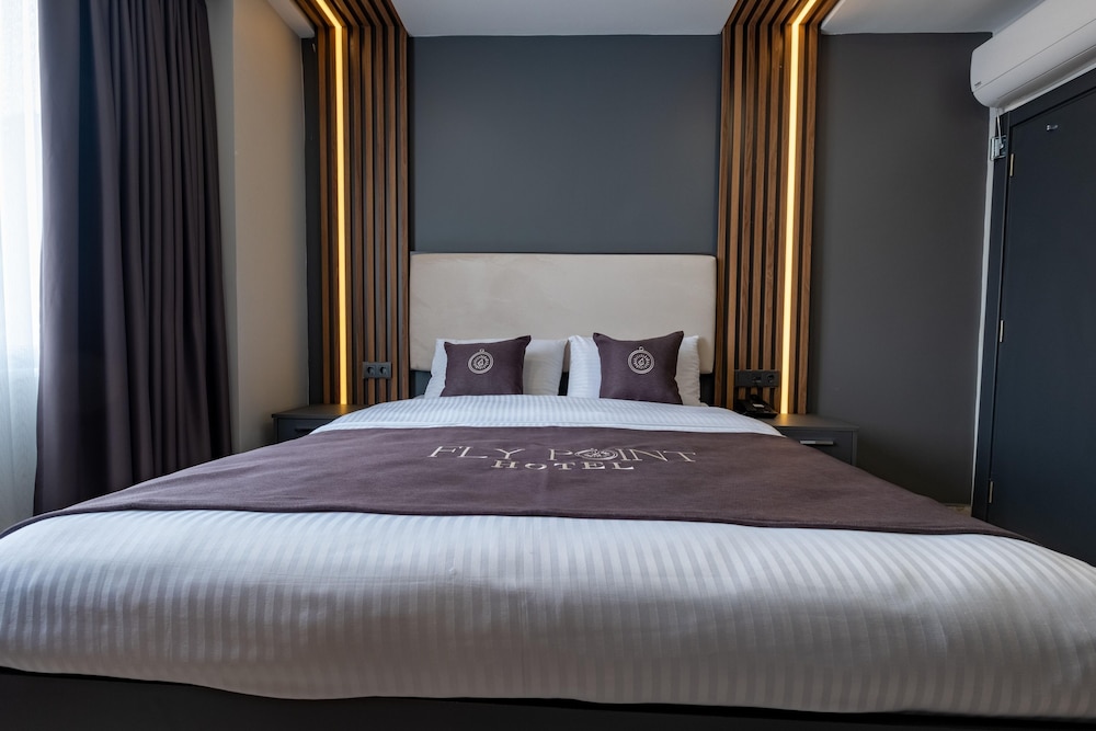 fly point airport hotel