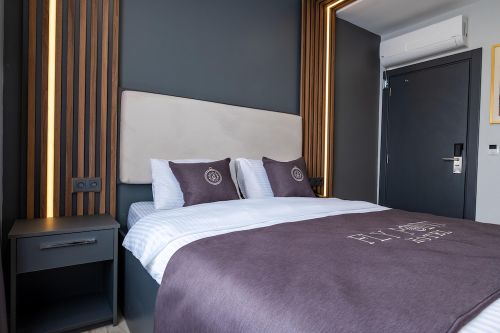 fly point airport hotel