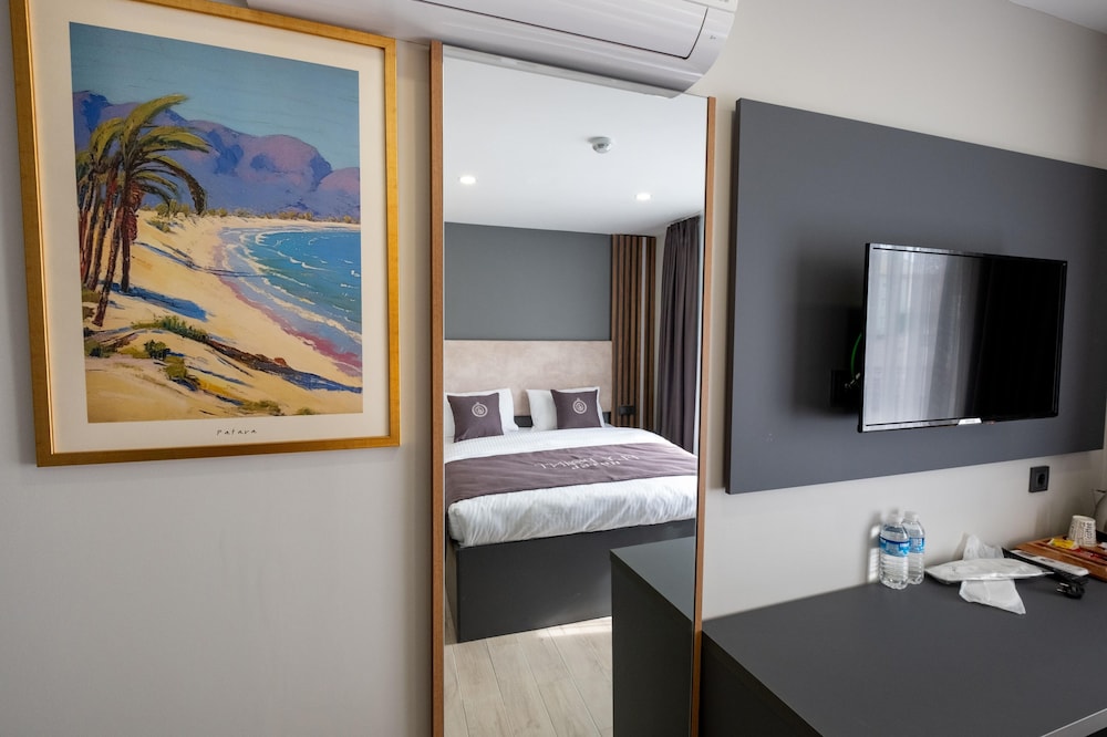 fly point airport hotel