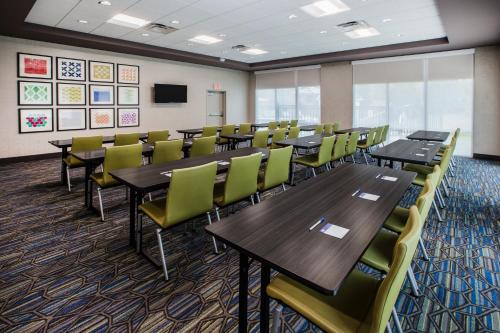 holiday inn express hotel and suites canton an ihg hotel