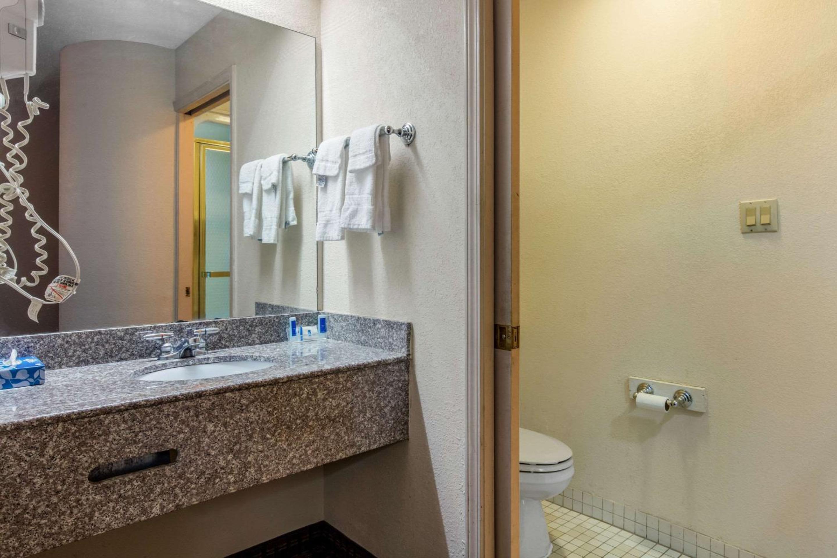classic inn by oyo i 240 near memphis airport