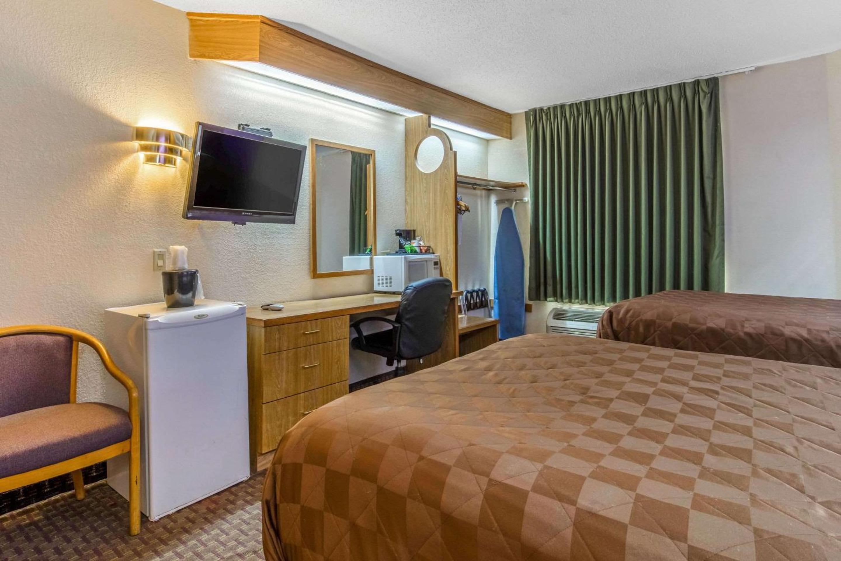 classic inn by oyo i 240 near memphis airport