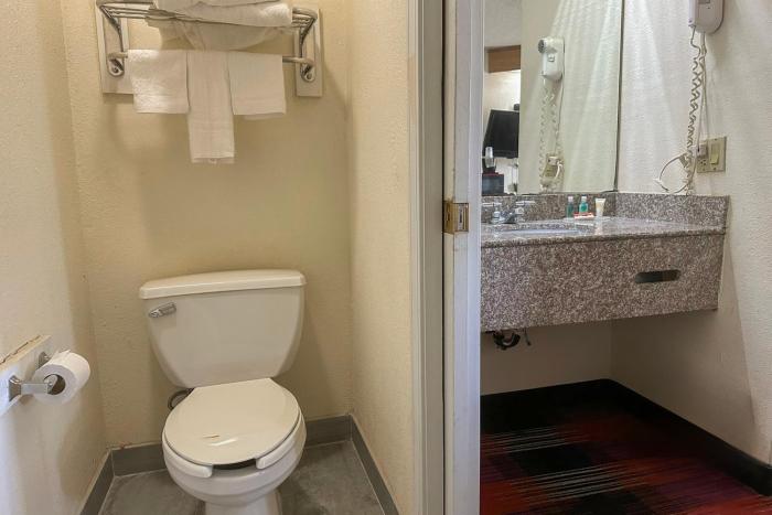 classic inn by oyo i 240 near memphis airport