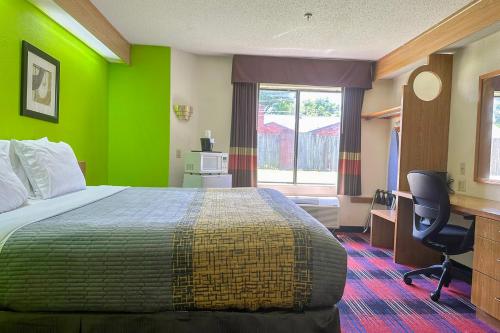 Classic Inn By Oyo I- 240 Near Memphis Airport,5119 American Way,2 star