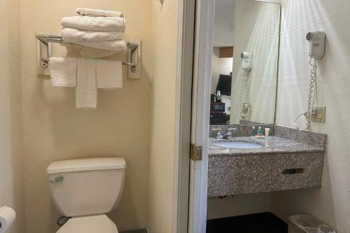 classic inn by oyo i 240 near memphis airport