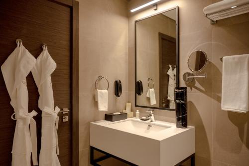 Fraser Suites Al Liwan,,2.5 star