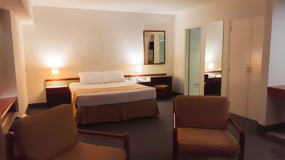 hotel cristina suites