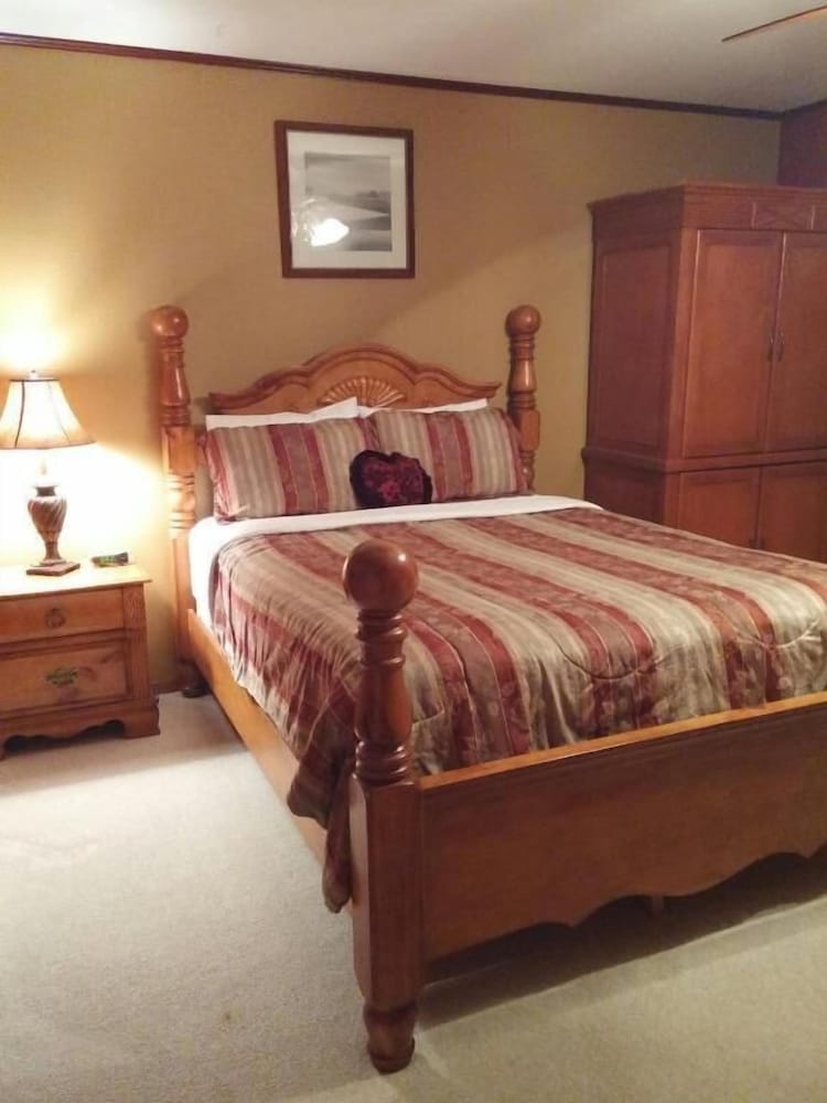 a hyde away inn bandb