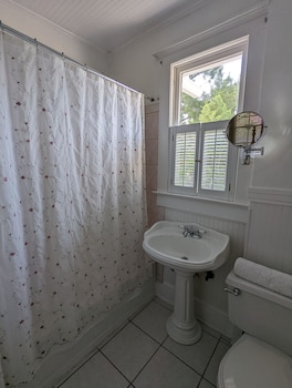 old powder house inn