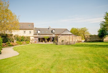 maison dhotes et gite au manoir de la haute pilais