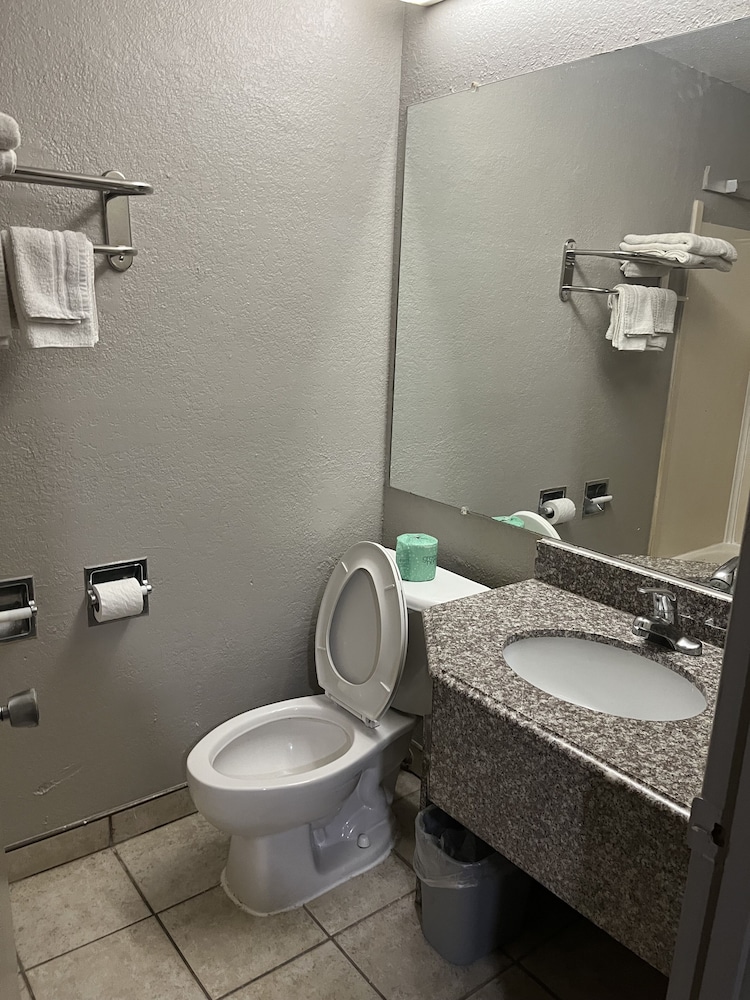 mid towne inn and suites