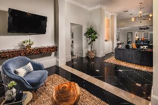 glamorous beverlywood residence