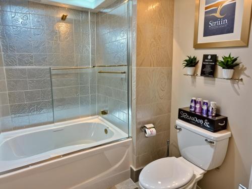 glamorous beverlywood residence