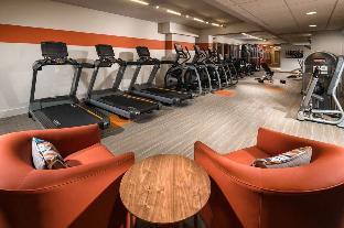 glamorous beverlywood residence