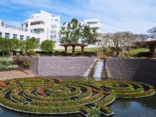 glamorous beverlywood residence