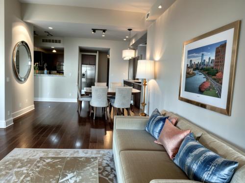 glamorous beverlywood residence