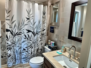 glamorous beverlywood residence