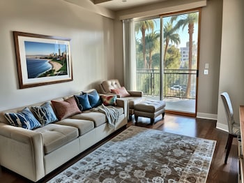 glamorous beverlywood residence