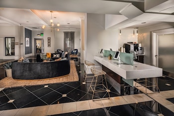 glamorous beverlywood residence