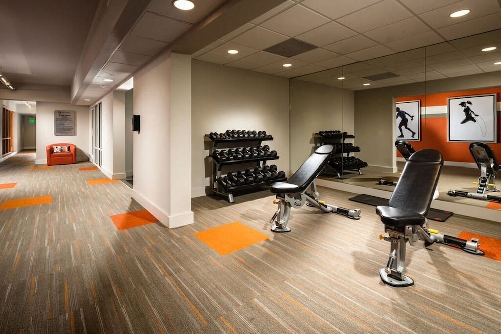 glamorous beverlywood residence