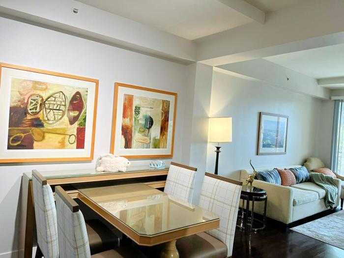 glamorous beverlywood residence