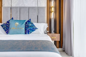globalstay damac reva residences
