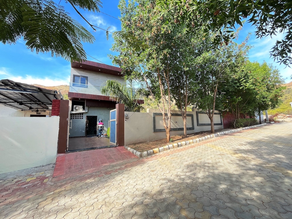 gobravo 2br lux villa wt pvt pool udapur